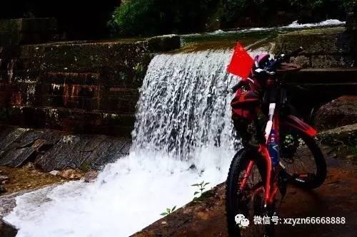 探索知识星球平台——机动车在乡村道路上停车,没有开双跳灯,没有开车灯,没有放警示牌,后方三轮摩托车追尾,事故怎么处理?,分享无尽智慧